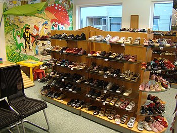 Schuhhaus Kempenich Geisenheim bietet Damenschuhe, Herrenschuhe, Kinderschuhe