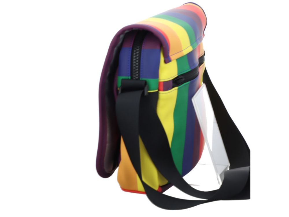 Like it a lot Mart-Bronx 8L Flapover Rainbow 43.117688